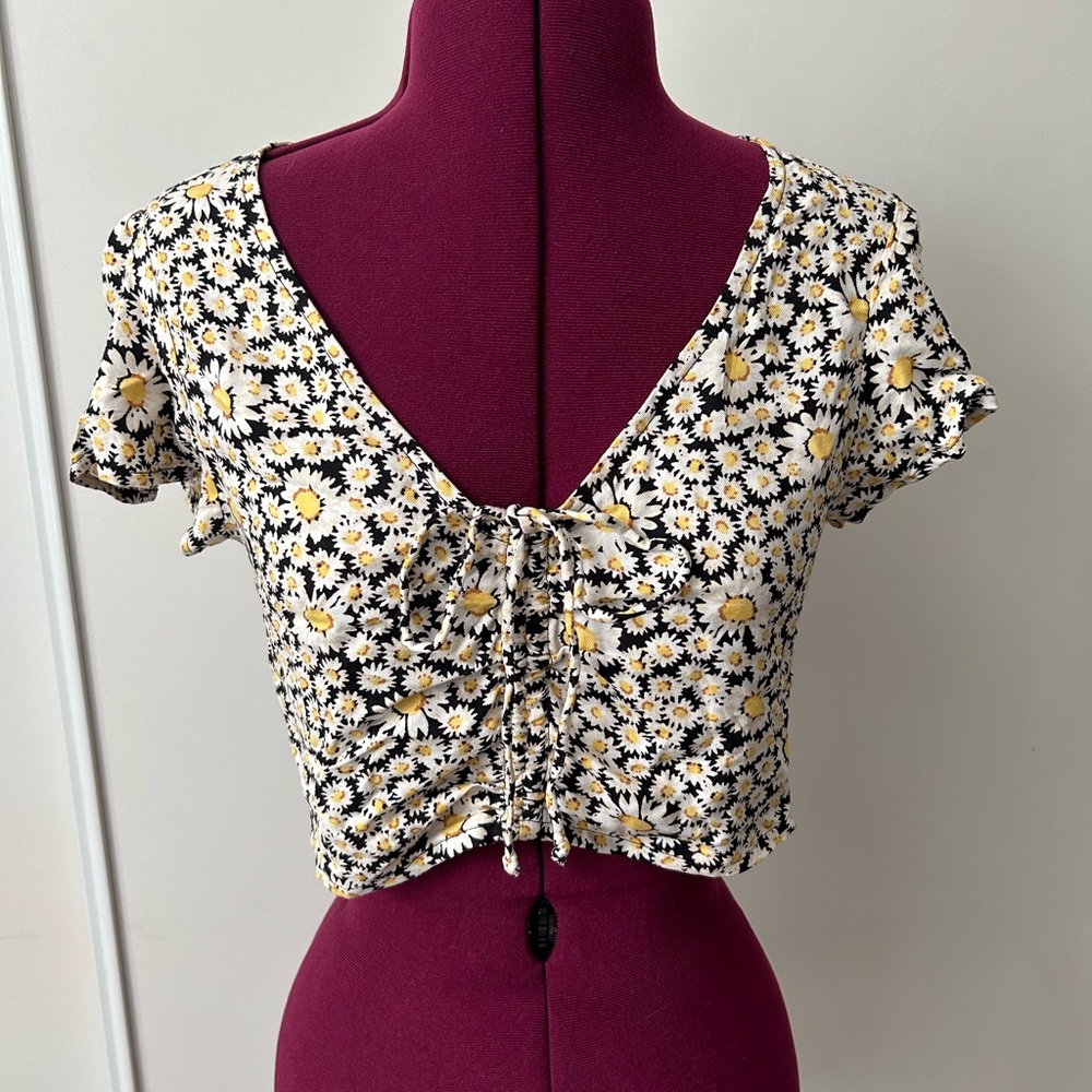 American Eagle Flower Scrunch Crop Tee